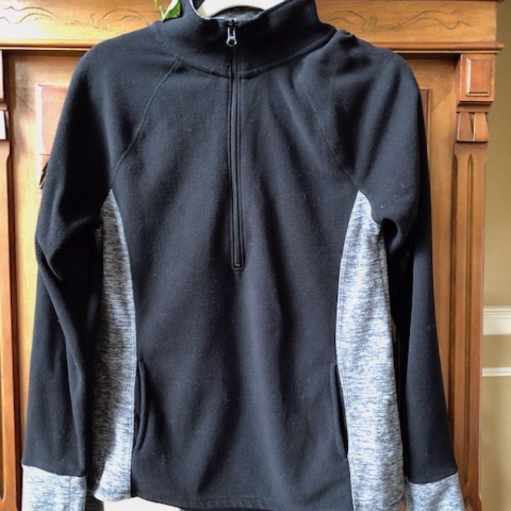 Sonoma, black/gray sweatshirt. M.